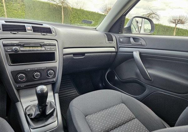 Skoda Octavia cena 25900 przebieg: 259000, rok produkcji 2012 z Radłów małe 781